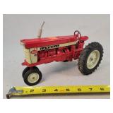1/16 Farmall 560 Tractor