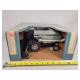 1/24 Gleaner R6 Combine
