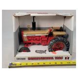 1/16 IH 1026 Golden Demonstrator Tractor