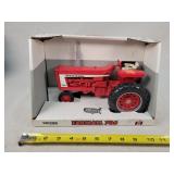 1/16 Farmall 706 Tractor