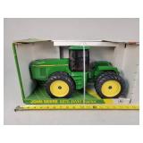 1/16 John Deere 8870 4WD Tractor