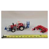1/32 Massey Ferguson 2680 Tractor w/ Accessories