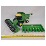 1/16 John Deere Combine w/ Header