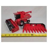 1/32 Case IH 1680 Combine w/ Header