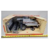 1/16 Gleaner R-62 Combine