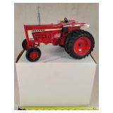 1/16 Farmall 806 Tractor on Duals