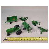 1/32 Green Tractor & 5 Implements