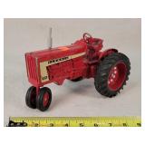 1/16 Farmall 806 Tractor