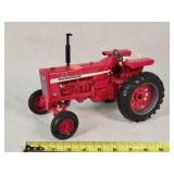 1/16 International 826 Tractor