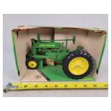 1/16 John Deere Model A Tractor