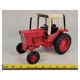 1/16 IH 1086 Tractor