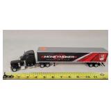 1/64 Tractor Pulling Semi (broken exhaust)