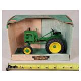 1/16 John Deere LA Tractor