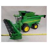 Bruder 1/16 John Deere S670 Combine 24" Header