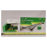 1/64 John Deere Forage Harvester & Belt Elevator