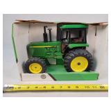 1/16 John Deere 4455 Tractor