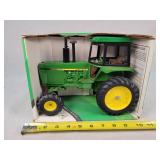 1/16 John Deere Tractor