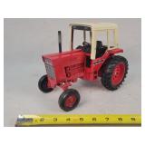 1/16 IH 1086 Tractor