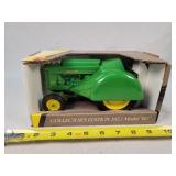1/16 John Deere 60 Tractor