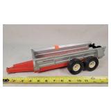 1/16 New Idea Manure Spreader