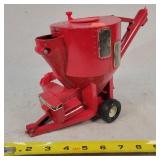 1/16 IH Mixer Mill - Hitch is Broken