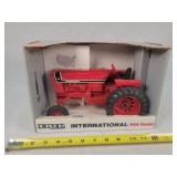 1/16 IH 966 Tractor