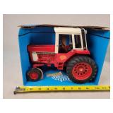 1/16 IH 1586 Tractor