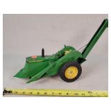 1/16 John Deere 3010 / 3020 Tractor w/ Picker