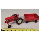1/32 International Tractor & Wagon