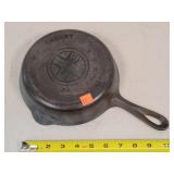 Griswold #5 Cast Iron Skillet - Large Logo