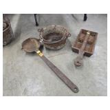 7' Smelting Pot w/ Dipper & Ignot Mold