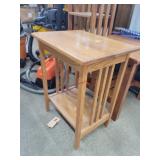 Oak End Table  18'W x 23'H x 14'D