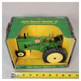 1/16 John Deere Styled 'A' Tractor