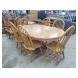 High Quality 48' Round Oak Table w/ 6 Chairs