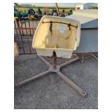 Wind Vein Livestock Mineral Feeder - Cracked