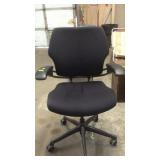 NICE SWIVEL OFFICE CHAIR