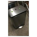 FOOT OPERATED GARBAGE CAN
