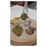 PERIDOT & CZ COLOR 925 GOLD TONE RING SZ 6.5 &