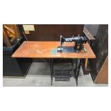 ANTIQUE SINGER TREADLE SEWING MACHINE AND TABLE