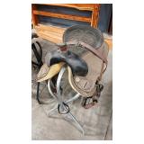 LEATHER WESTERN RIDING SADDLE