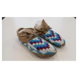 PLAINS NATIVE AMERICAN BEADED ANTIQUE MOCCASINS