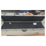 ALUMINUM HARD LOCKING RIFLE CASE W/ KEY