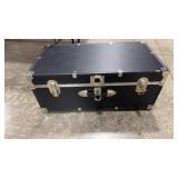 FOOT LOCKER W/WHEELS