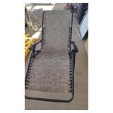 FOLDING LOUNGE CHAIR