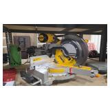 DEWALT 12' DOUBLE BEVEL SLIDING MITER SAW