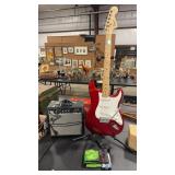 FENDER SQUIRE STRATOCASTER  AMP FENDER 15G AMP &