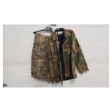 GANDER MOUNTAIN LARGE TALL JACKET & REAL TREE