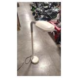 ADJUSTABLE FLOOR LAMP