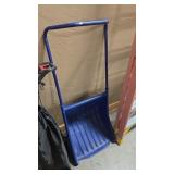 OVERSIZED SNOW SHOVEL