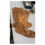 LEATHER MEN'S SZ. 12-13 MOCCASSINS